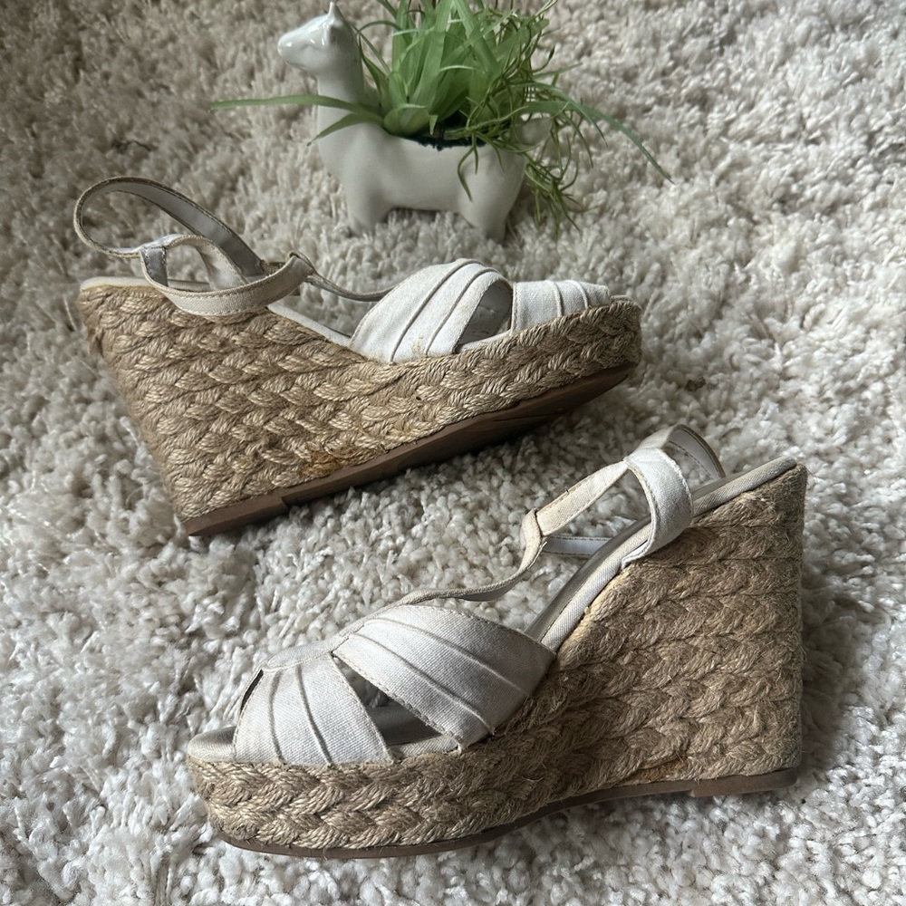American Eagle preppy woven fabric open toed summer cream high heel wedg…